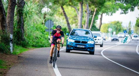 La Dgt Explica Si Se Puede Adelantar A Ciclistas Con L Nea Continua Y