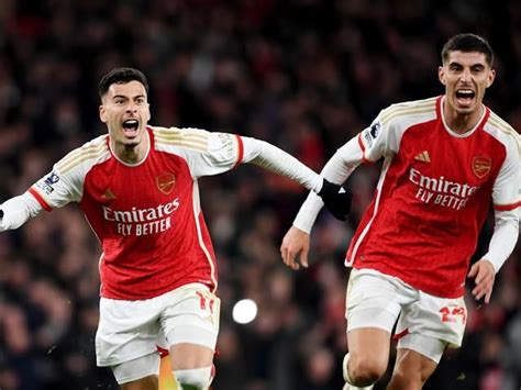 Premier League Arsenal Remporte Le Choc Face Liverpool Et Revient