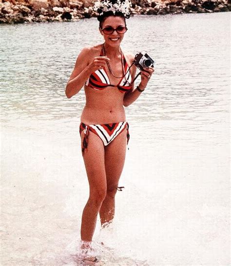 10 Latest Hot Joan Collins Bikini Pics