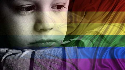 Coppia Non Vuole Un Figlio Gay Il Governo Adesso Gli Ha Vietato Di Adottare Qualsiasi Bambino