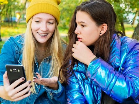 Premium Photo Portrait Of A Smiling Young Woman Using Mobile Phone