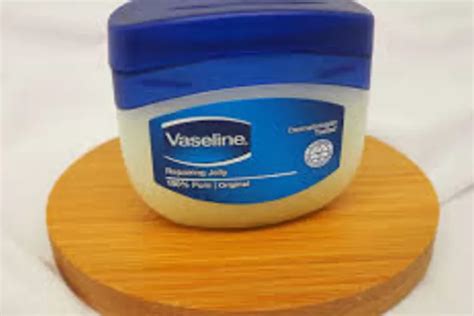 24 Manfaat Vaseline Repairing Petroleum Jelly Untuk Tubuh Dan Wajah