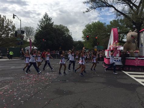 PHOTOS: National cherry blossom parade brings spectators across DC - WTOP News