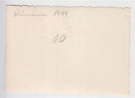 Foto Wk Rum Nien J Ngling Halb Nackt Nude Gay See Zigarette Kind Wasser Eur Picclick De