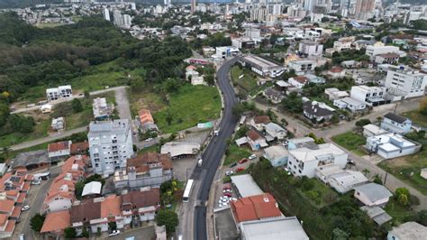 Obras Avan Am Na Rua Pedro Grendene Tr Nsito Ter Novo Bloqueio Nesta