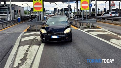 Incidente Al Casello Autostradale A Trofarello Aprile