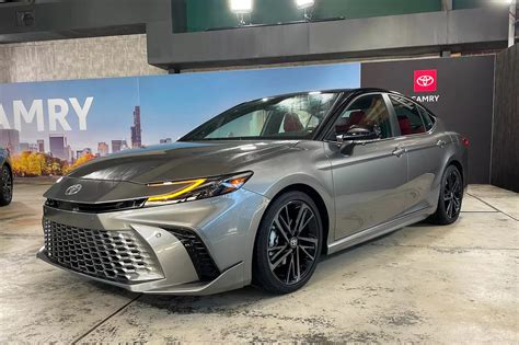 novo toyota camry  tera motor hibrido de  cv