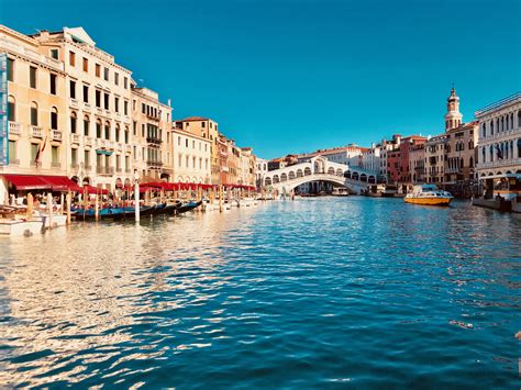 Rialto Bridge Venice | ITALY Magazine