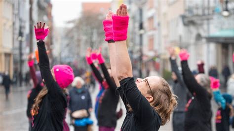 Tanz Protest gegen Gewalt an Frauen und Mädchen WELT