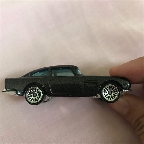 Hot Wheels Aston Martin DB5 Toys Collectibles Mainan Di Carousell