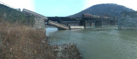 Wv Metronews Train Derails Near Harpers Ferry Rail Cars Plunge Into The Potomac Wv Metronews