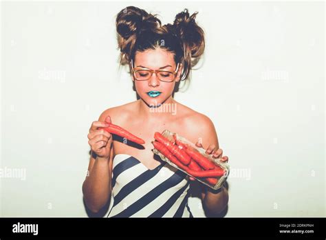 Süßes mädchen bikini Fotos und Bildmaterial in hoher Auflösung Alamy