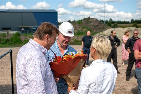 Eerste Paal Nieuwbouw Werkplaats En Truckwash Voor Hartman Expeditie