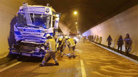 Schwerer Lkw Unfall Im Strengener Tunnel Landes Feuerwehrverband Tirol