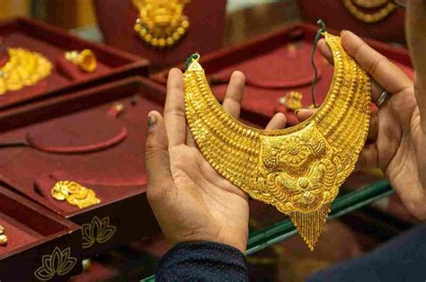 Gold Price Today सोने की कीमतों में गिरावट आई जानिए आज के भाव