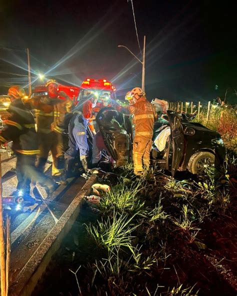 Uma pessoa morre e outras três ficam feridas em acidente na Av