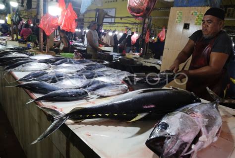 Harga Ikan Naik Terdampak Cuaca Buruk Di Ternate Antara Foto