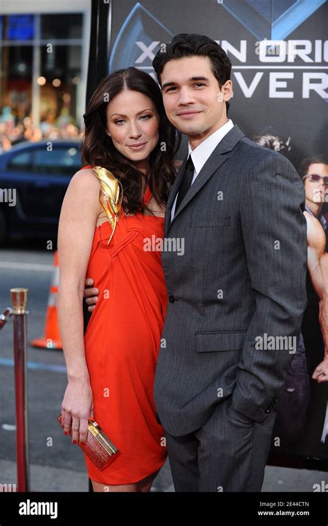 Steven Strait Wife Lynn Collins Hi Res Stock Photography And Images Alamy