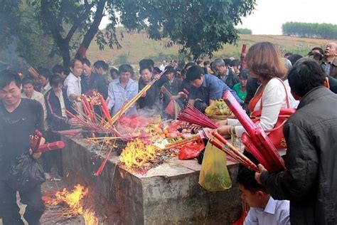 清明祭祖，燒紙錢和修墳墓，應該哪個在先，哪個在後？ 每日頭條