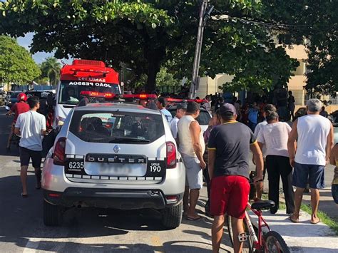 Homem é morto a tiros dentro de carro em João Pessoa e mulher fica