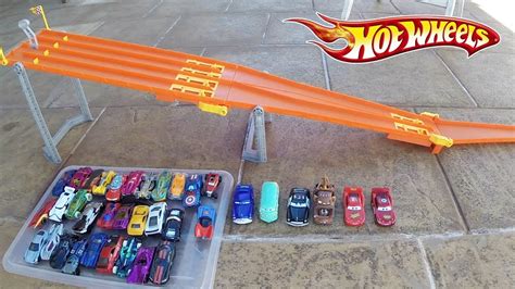Hot Wheels Competição Carrinhos x Carros Filme Cars Brinquedos 2017 YouTube