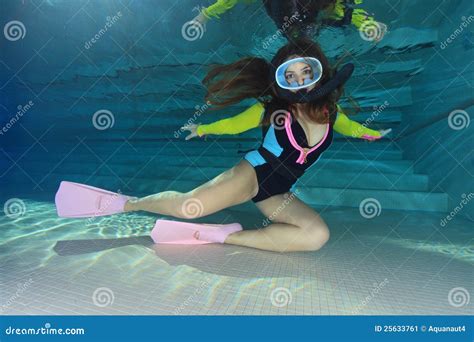 Female Scuba Diver Stock Image Image 25633761