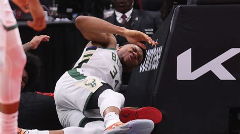 Giannis Antetokounmpo Se Lesiona Y Será Duda Para El All Star