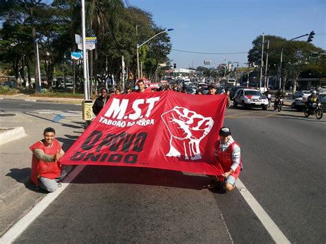 10h30 MST de Taboão da Serra faz caminhada até o Palácio do Governo