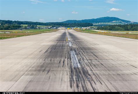 LSZH | Airport | Runway | Samolet | JetPhotos