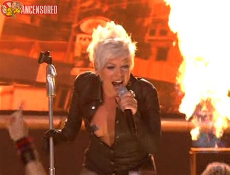 Naked Pink In MTV Video Music Awards