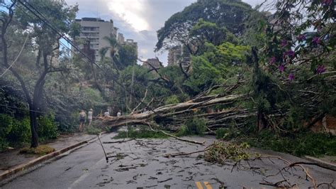 Bairros de São Paulo ficam sem luz após fortes chuvas