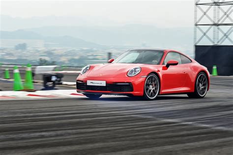 全新第八代porsche 911售價663萬起在台上市、經典融合創新科技再現傳奇！ Zeek玩家誌