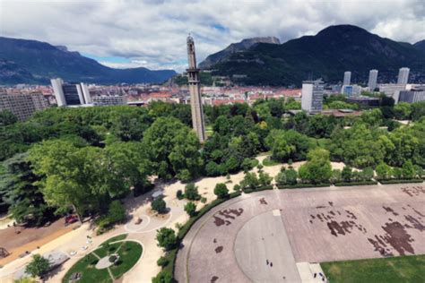 Grenoble Violente Agression Au Couteau Dans Un Parc Quatre Individus