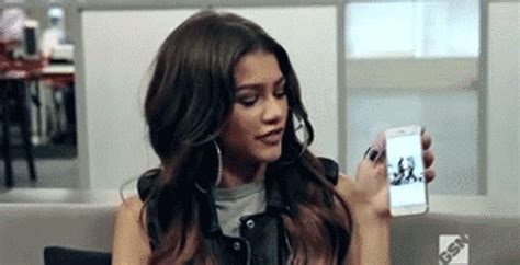 Zendaya GIF - Find & Share on GIPHY