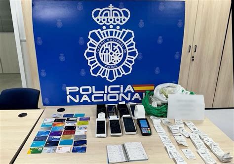 Dos Detenidos Por Permitir El Uso De M S De Tarjetas Robadas En