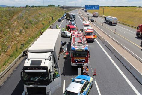 Vier Tote Auf Der A3 Bei Regensburg Pkw Krachte In Lastwagen