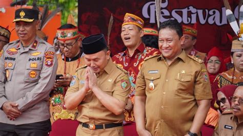 Setda Prov Kalteng Gubernur Sugianto Sabran Dan Ibu Ivo Hadiri