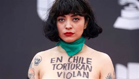 Mon Laferte Y Chile Por Qué Se Desnudó La Cantante En Latin Grammy