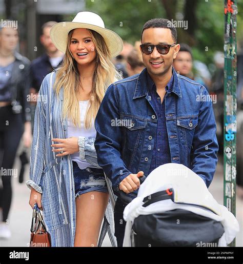 Photo By Xpxstar Maxipx 2020 81320 Chrissy Teigen And John Legend