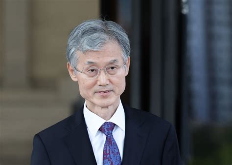Democratic Party leadership demands Chief Justice Cho's resignation