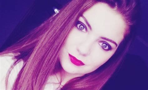 No Es Un Bikini Es Un Top Mujer Denuncia Que La Discriminaron Por El Escote De Su Ropa En