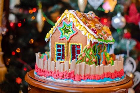 Top Decorate Gingerbread House Designs And Tips