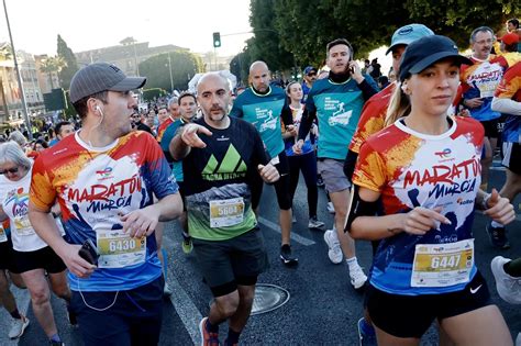 FOTOS las salidas de la TotalEnergies Murcia Maratón Costa Cálida La