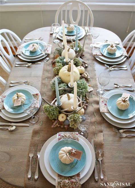 55 Beautiful Thanksgiving Table Decor Ideas - DigsDigs