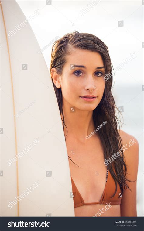 Beautiful Sexy Surfer Girl Bikini On Foto Stock 160872869 Shutterstock