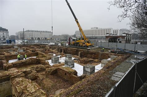 Odbudowa Pałacu Saskiego w Warszawie Ruszył montaż zadaszenia nad