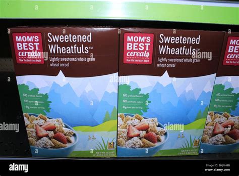 Moms Best Cereals Sweetened Wheatfuls Breakfast Cereal Shot Closeup