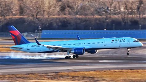 Delta Airlines B757 351 N589NW Landing Taxi Park Minneapolis St