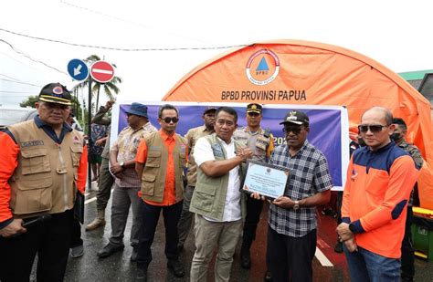 Bnpb Serahkan Bantuan Sebesar Rp Miliar Tangani Gempa Jayapura Read Id