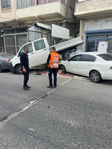 اصابة شاب بجراح خطيرة اثر حادث طرق بالناصرة